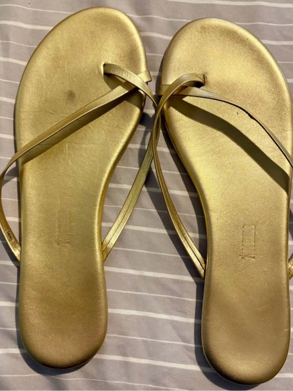 TKEES Riley sandal in metallic gold